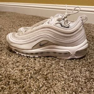 Nike men’s size 7 size 8 1/2 in women’s worn only a handful of times.